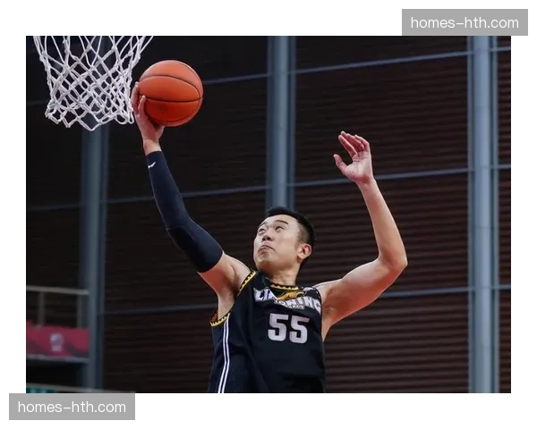 上海久事豪取十一连胜登顶积分榜 外线火力创赛季新高